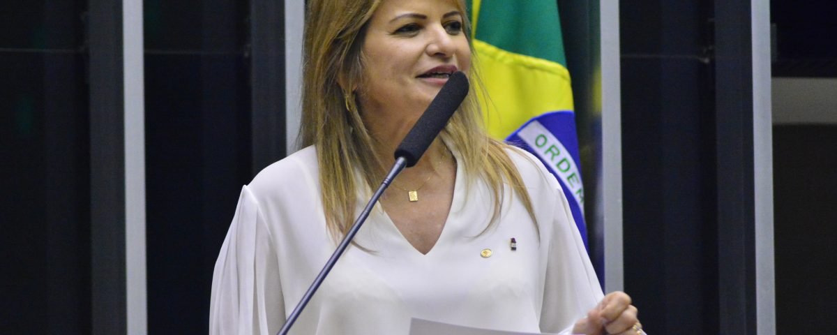 Projeto de Flávia Morais para assegurar amamentação em local público